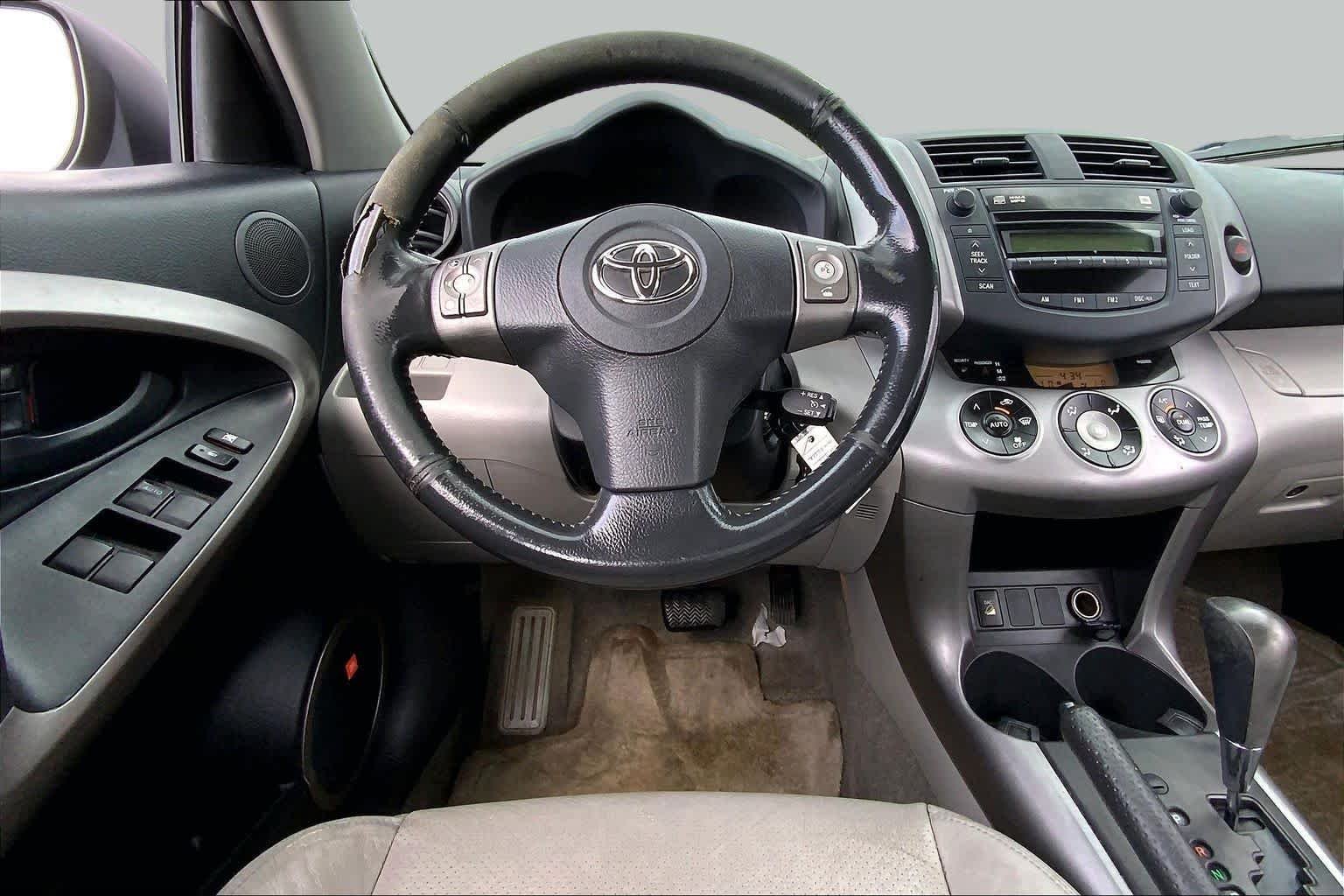 Used 2007 Classic Silver Metallic Toyota Limited image 5