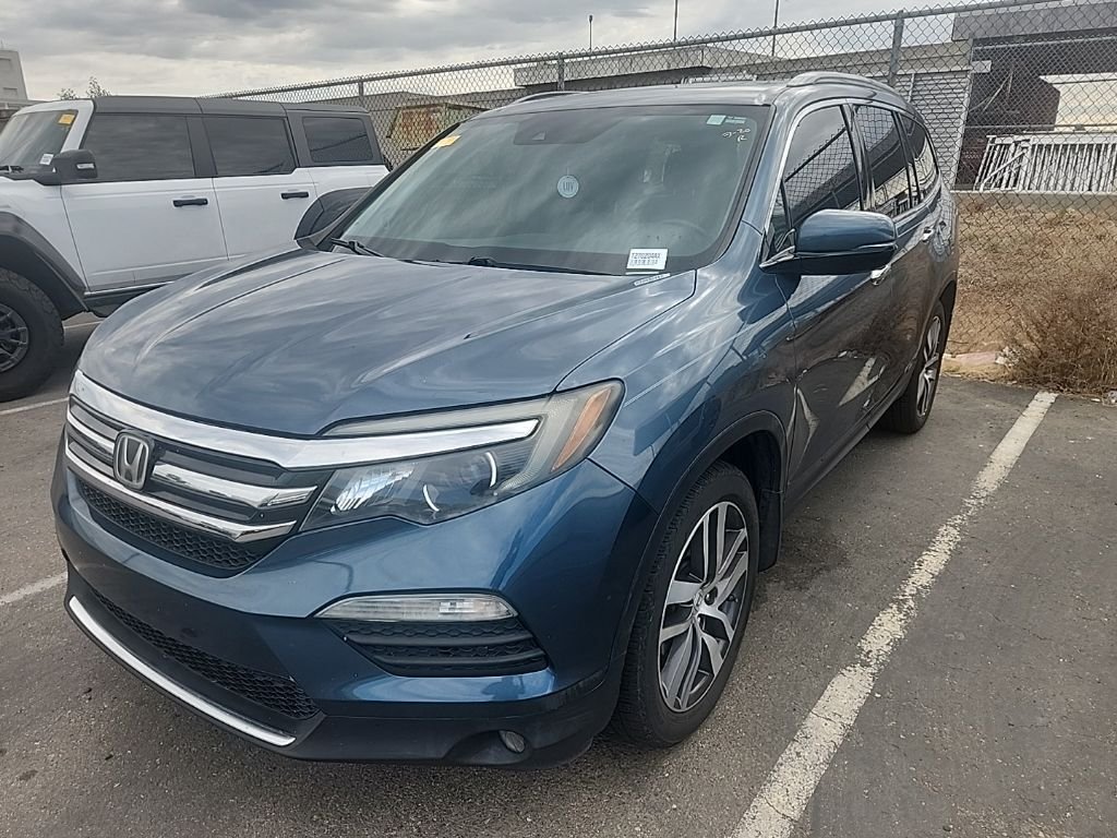 Used 2017  Honda Touring image 4