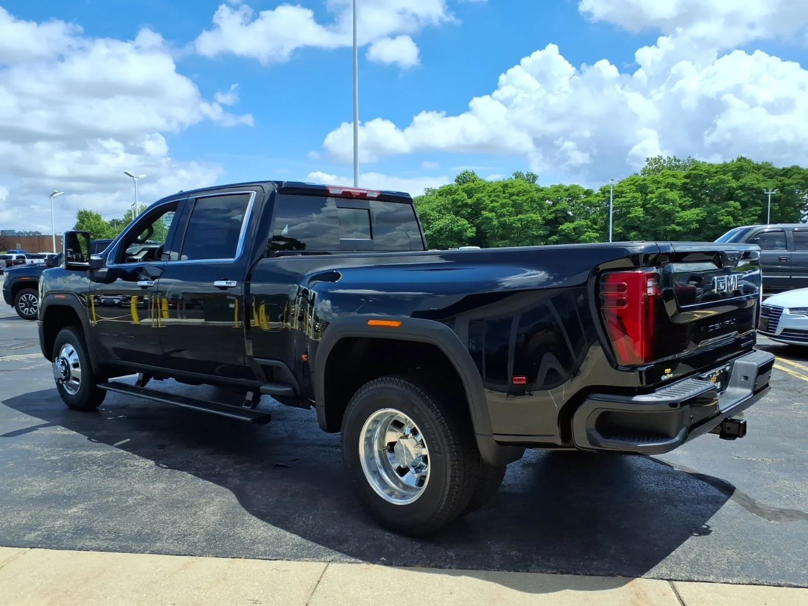 2026 GMC Sierra 3500HD Denali Ultimate - Photo 8