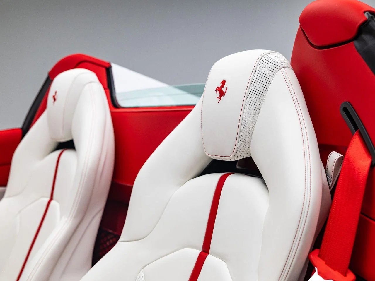 Used 2022 Bianco Cervino - Extra Campionario Ferrari Spider image 29