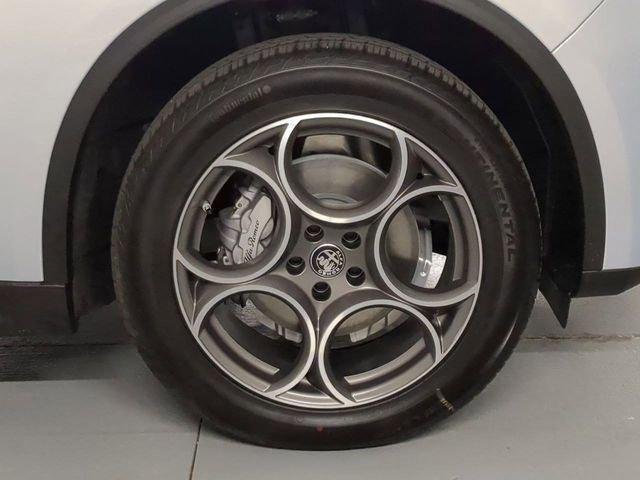 New 2025 Moonlight Gray Metallic Exterior Paint Alfa Romeo  image 9