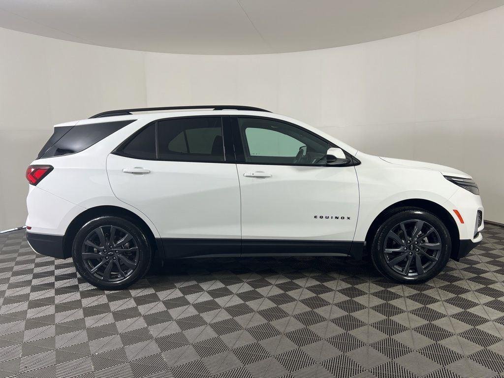 Used 2022 Summit White Chevrolet RS image 24