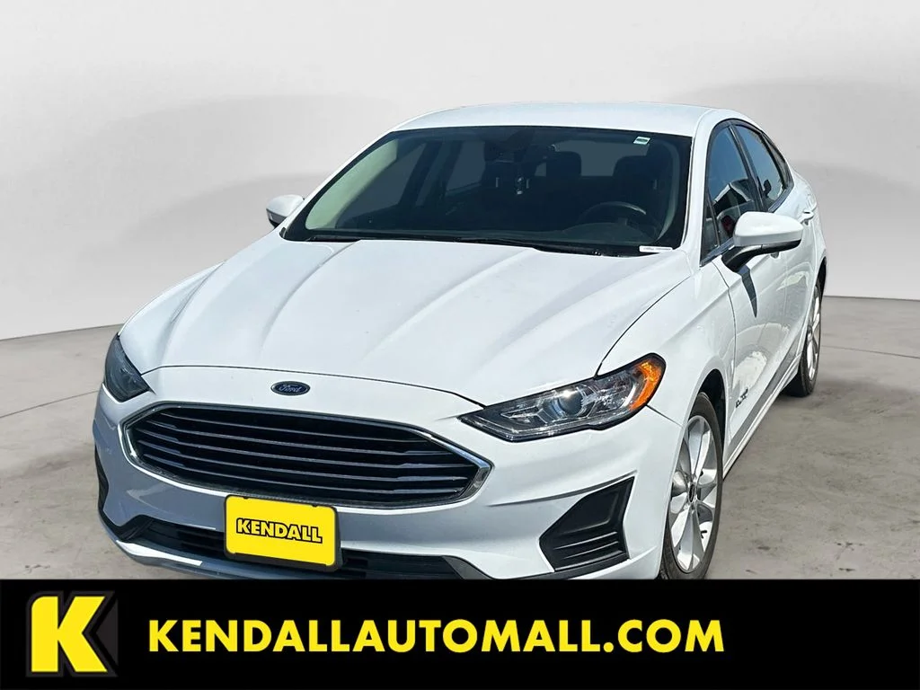 2019 Ford Fusion SE's photo