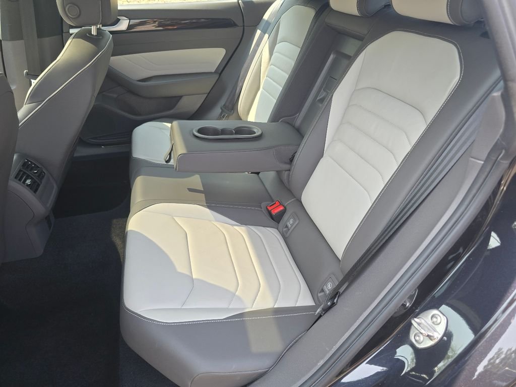 Used 2023  Volkswagen 2.0T SEL R-Line image 33