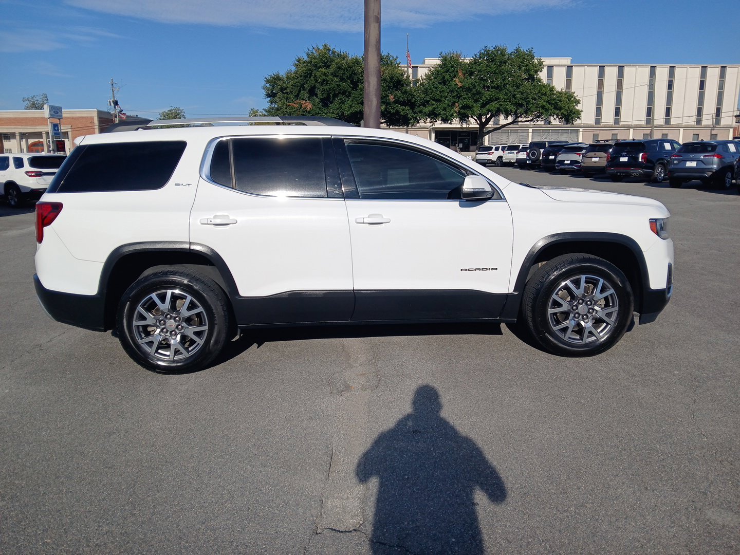 Used 2023 Summit White GMC SLT image 4