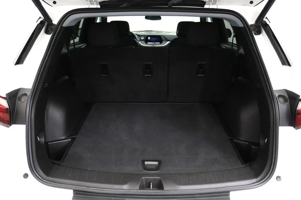 Used 2022 Summit White Chevrolet 2LT image 30