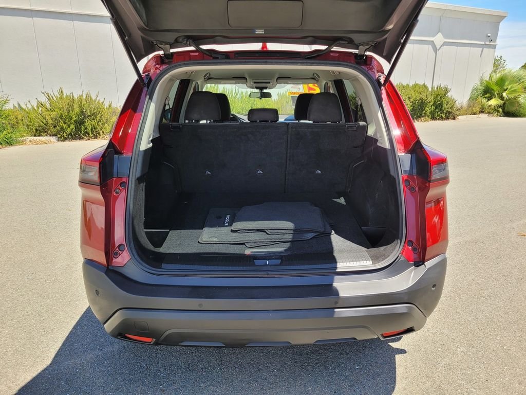 Used 2021 Red Nissan S image 11