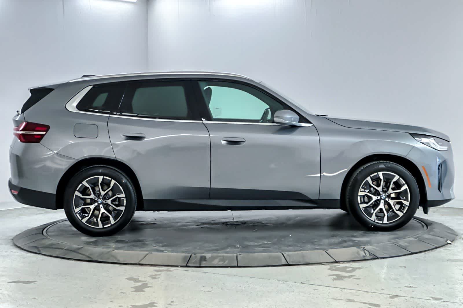 Used 2026 Skyscraper Grey Metallic BMW 30 xDrive image 8