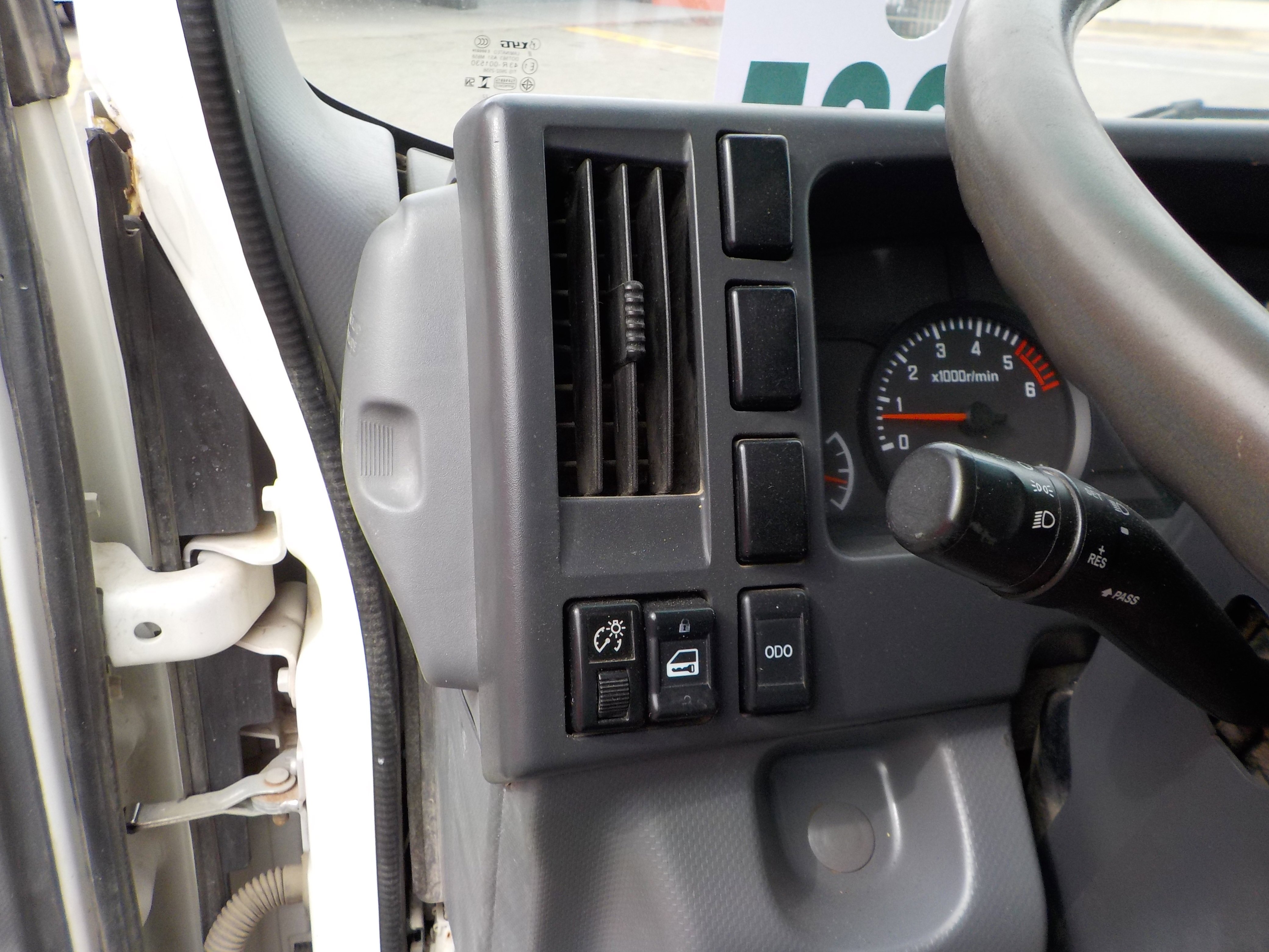 Used 2018 Arc White Chevrolet  image 7