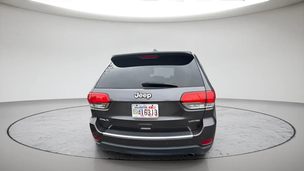 Used 2018 Gray Jeep Limited image 3