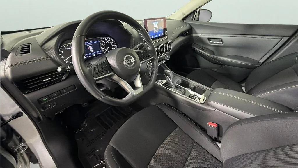 Used 2022 Silver Nissan SV Xtronic CVT image 18