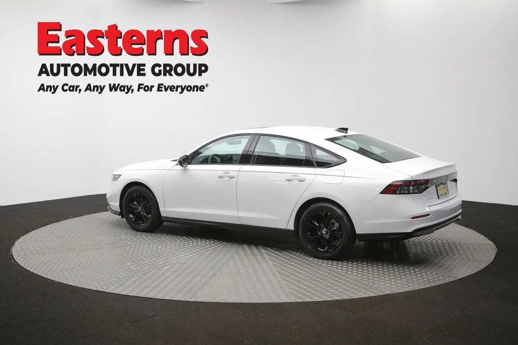 Used 2025 White Honda SE image 61