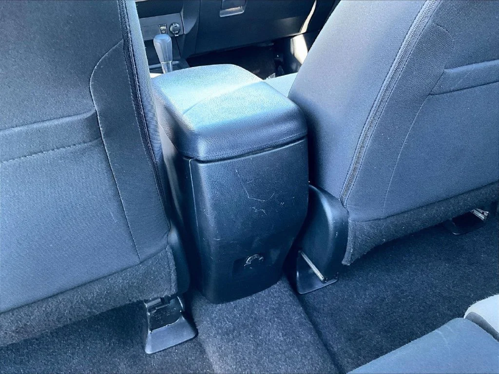 Used 2018 Silver Toyota XLE image 11