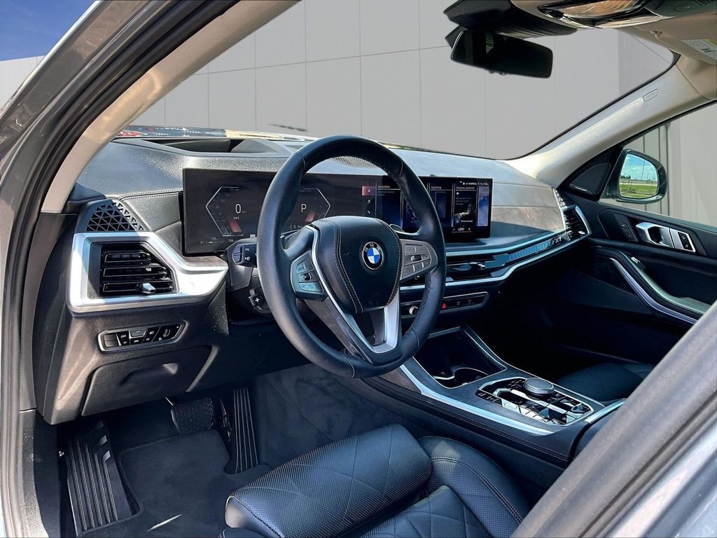 Used 2023 Gray BMW xDrive40i image 4