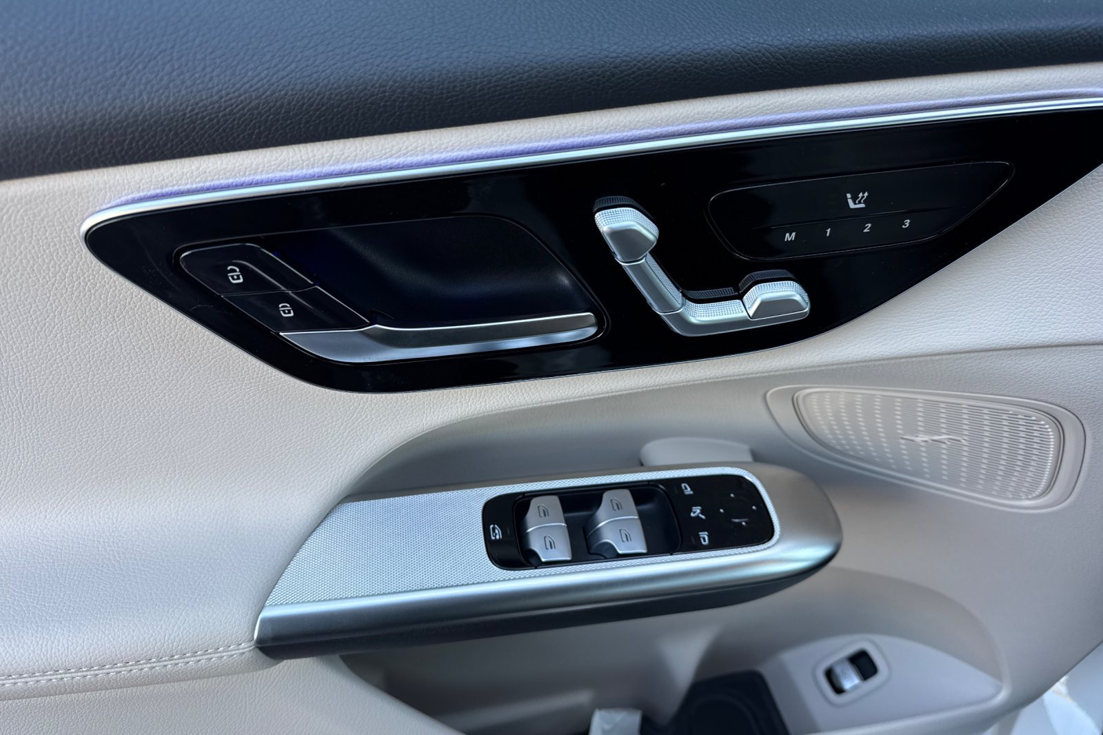 New 2027 Polar White Mercedes-Benz GLC 300 image 24