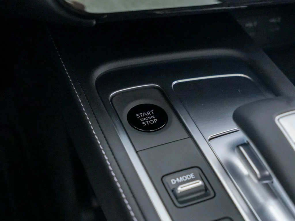 New 2027 GRAPHITE SHADOW INFINITI Luxe AWD image 21