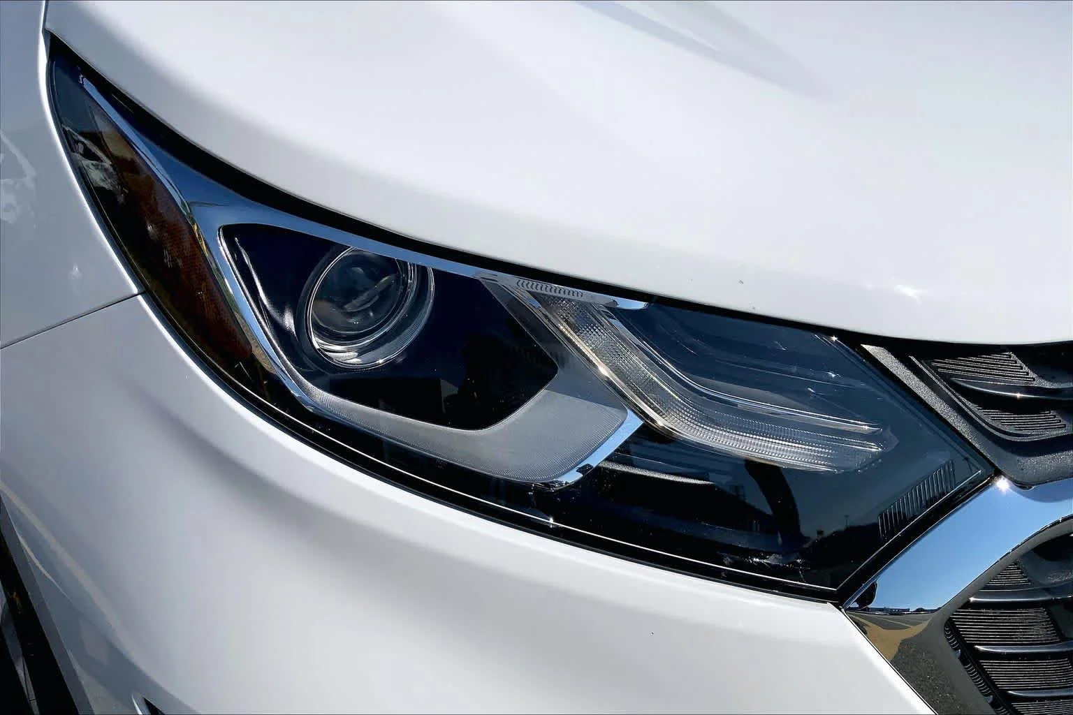 Used 2021 Summit White Chevrolet LT image 28