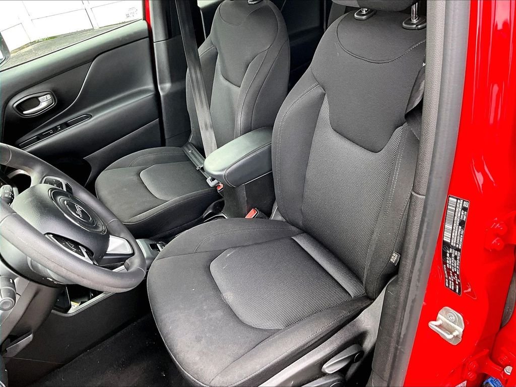 Used 2023 Colorado Red Clearcoat Jeep Latitude image 10