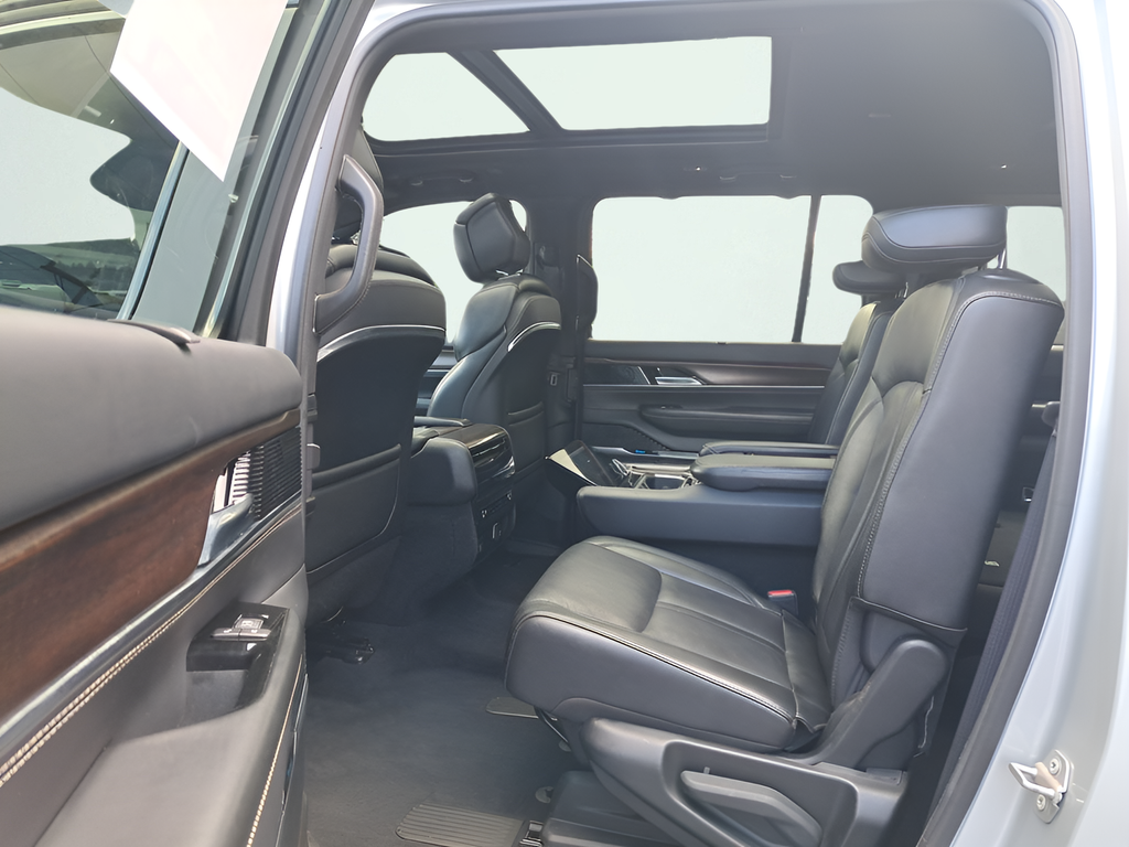 Used 2022 Silver Jeep Series I image 9