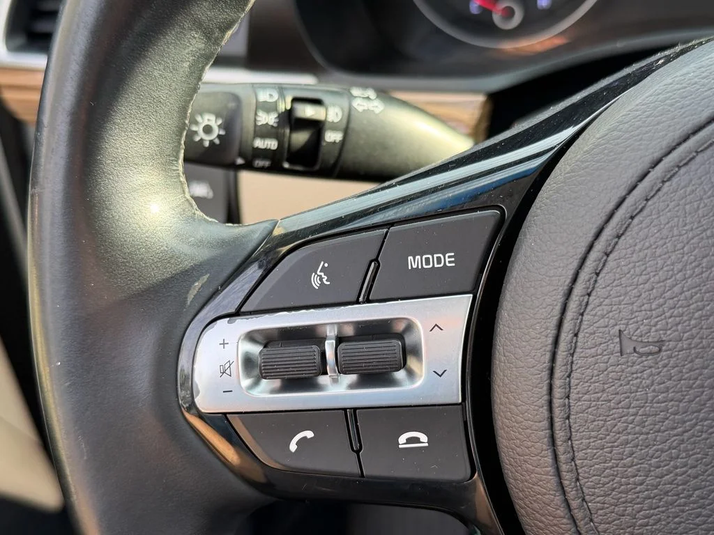 Used 2019 White Kia Technology image 26