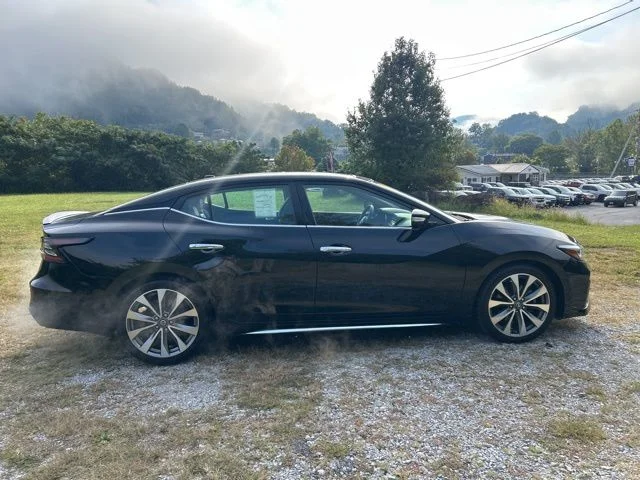 Used 2021 Black Nissan 3.5 SL image 8