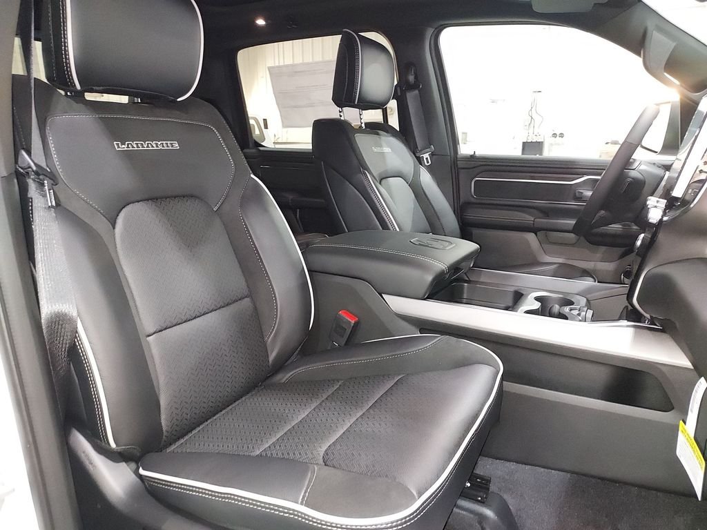 New 2026 Bright White Clear-Coat Exterior Paint RAM Laramie image 31