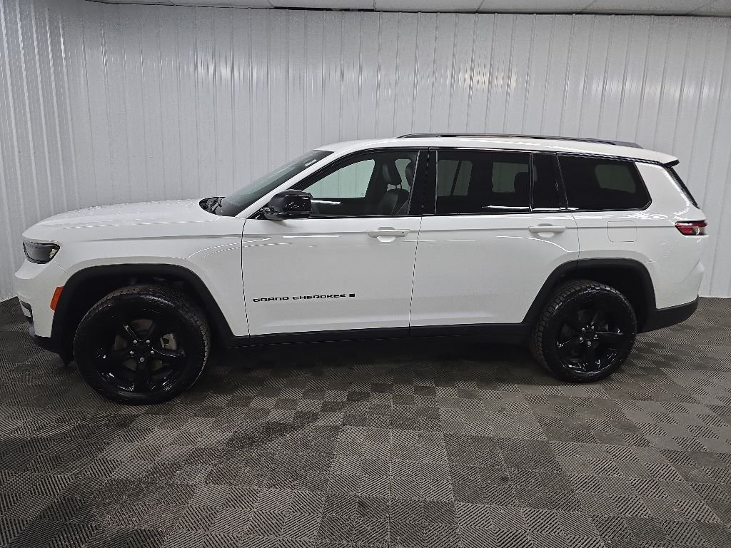 Used 2023 Bright White Clearcoat Jeep Altitude image 5
