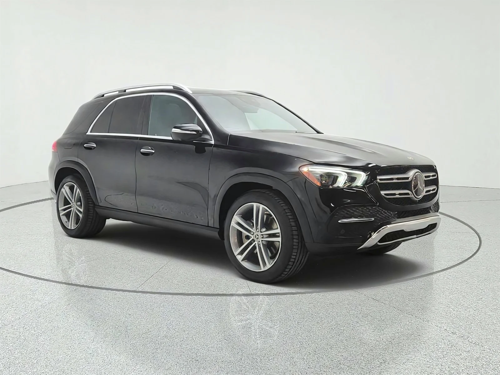 Used 2022 Black Mercedes-Benz GLE 450 4MATIC® SUV image 3