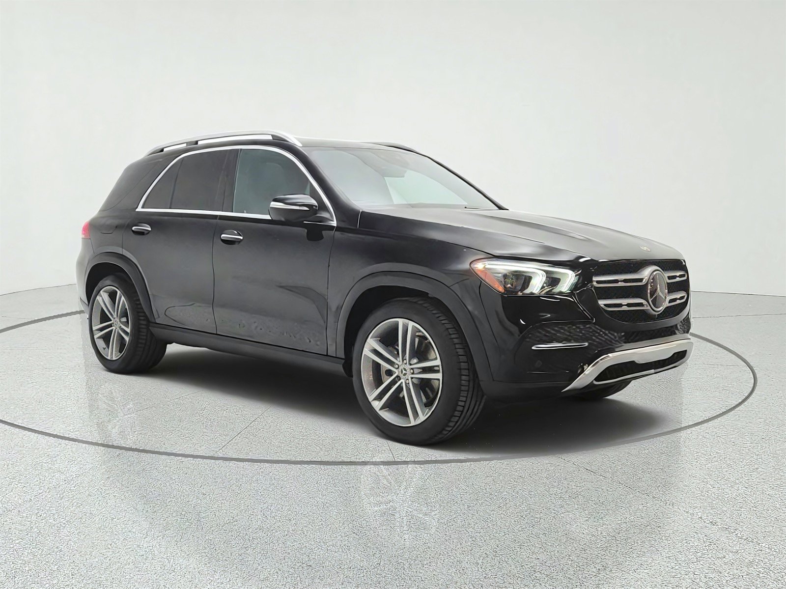 Used 2022 Black Mercedes-Benz GLE 450 4MATIC® SUV image 3