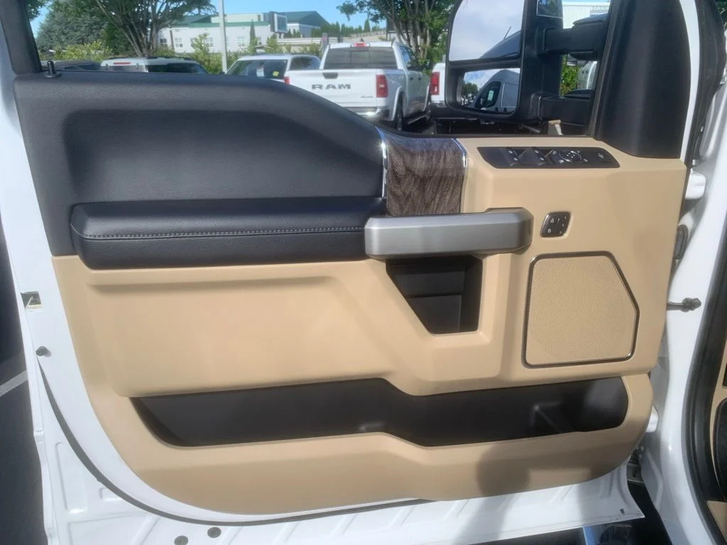Used 2017 Oxford White Ford Lariat image 11