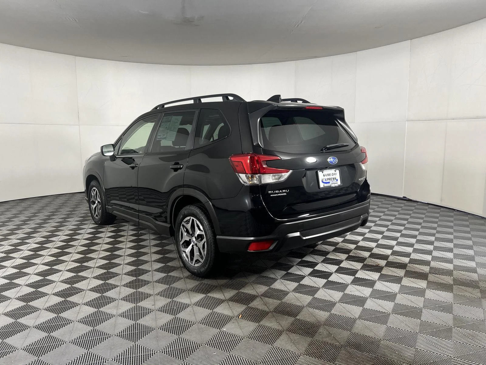 Used 2024 Crystal Black Silica Subaru Premium image 5