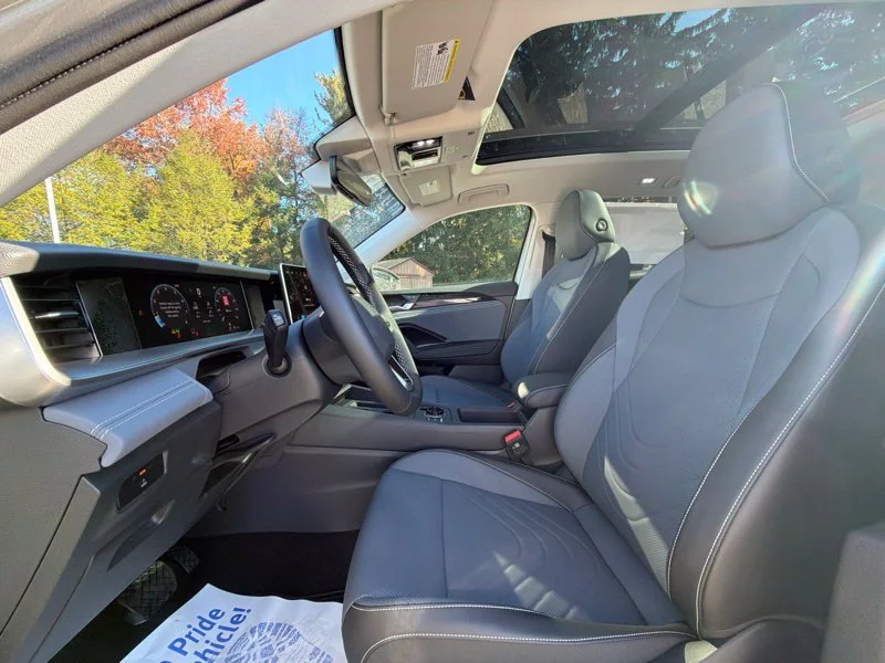 New 2027 Silver Volkswagen SE image 21