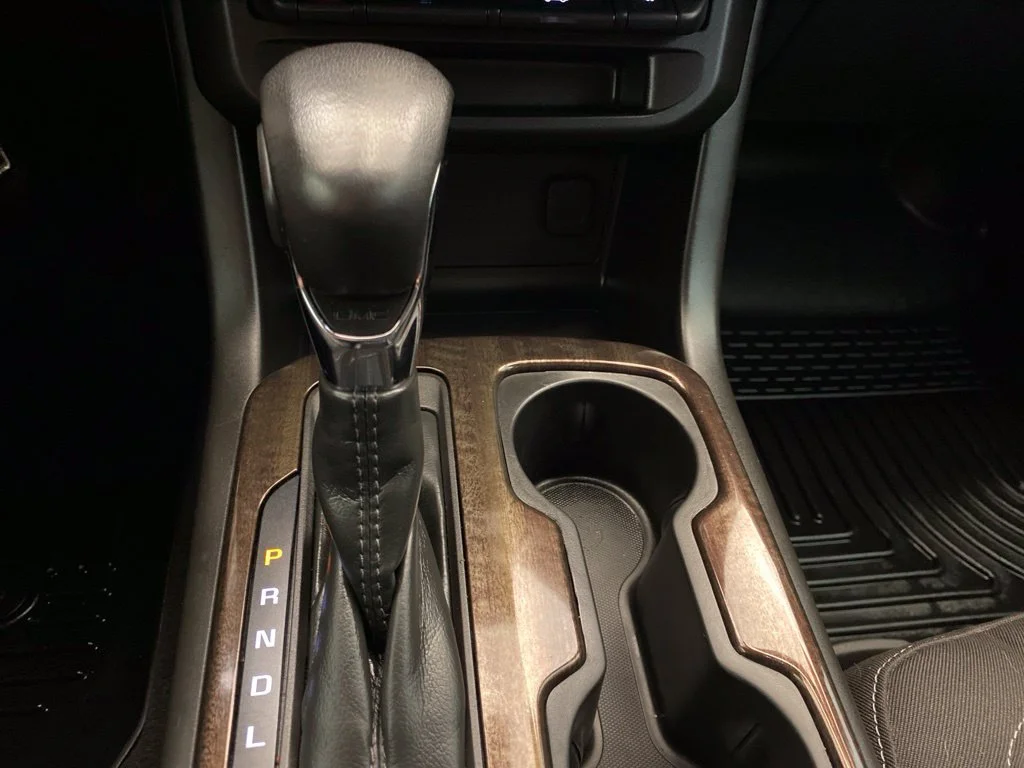 Used 2022 Blue GMC Elevation image 19