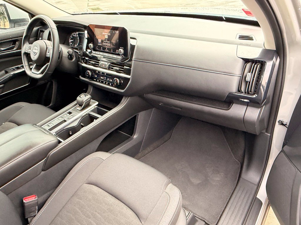 2025 Nissan Pathfinder SV - Photo 15