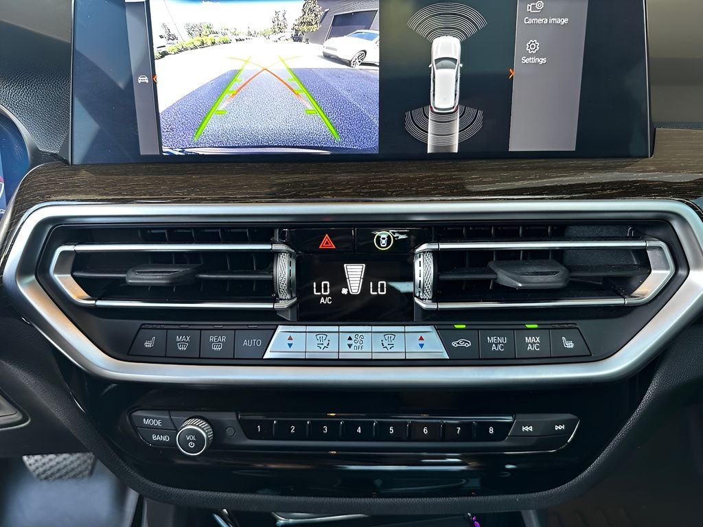 Used 2022 Black Sapphire Metallic BMW sDrive30i image 18