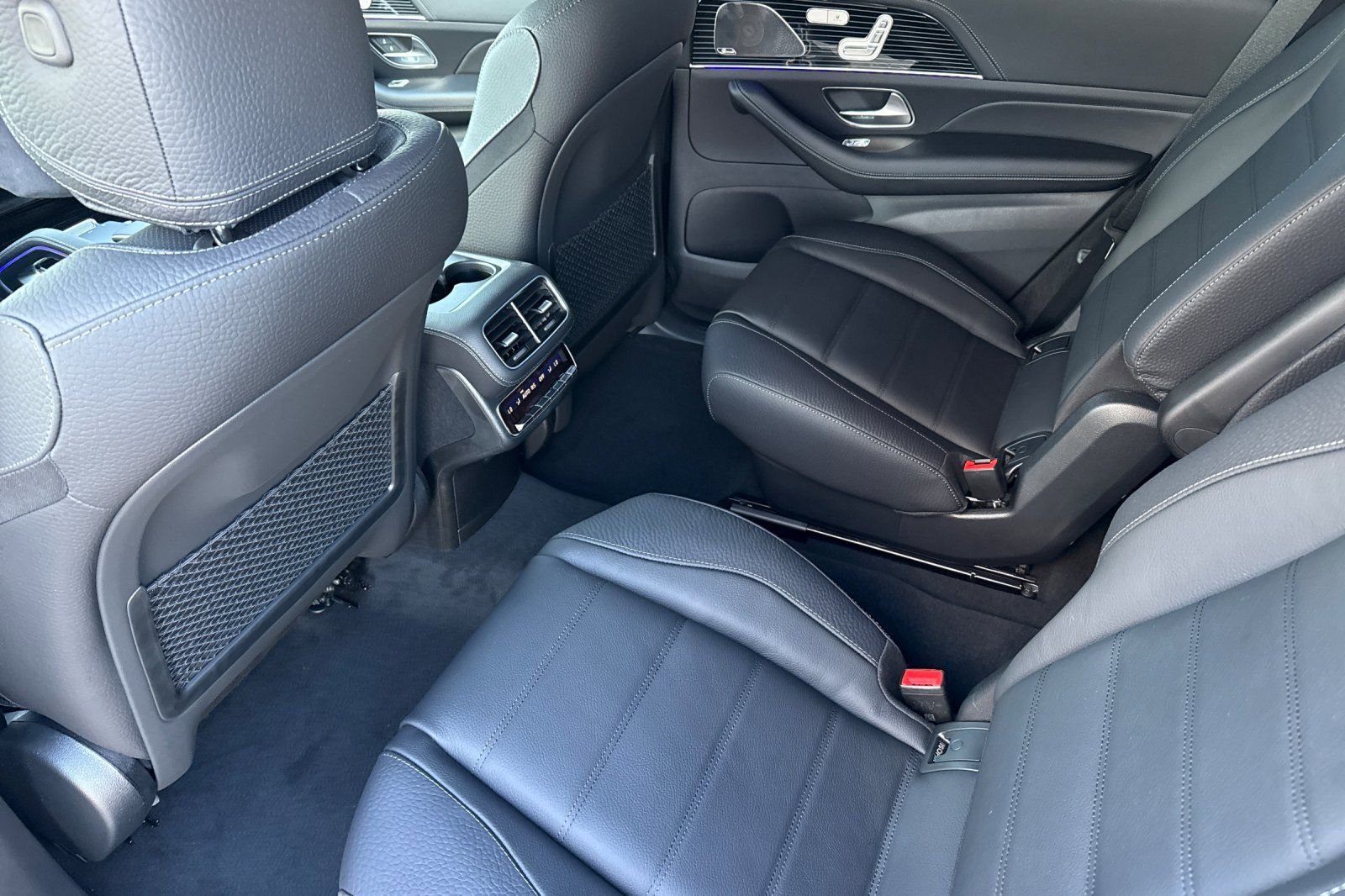 New 2025 Cirrus Silver Metallic Mercedes-Benz 580 image 4
