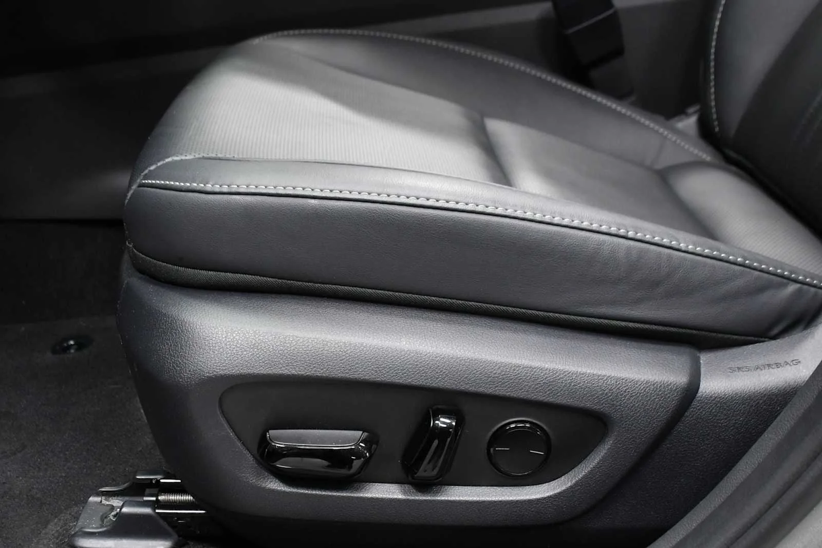 Certified Used 2025 Atomic Silver Lexus Premium image 16