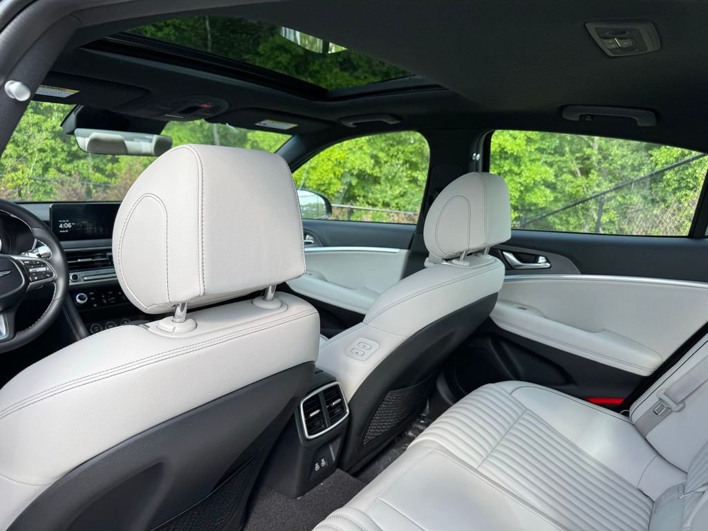 2025 GENESIS G70 Standard - Photo 21