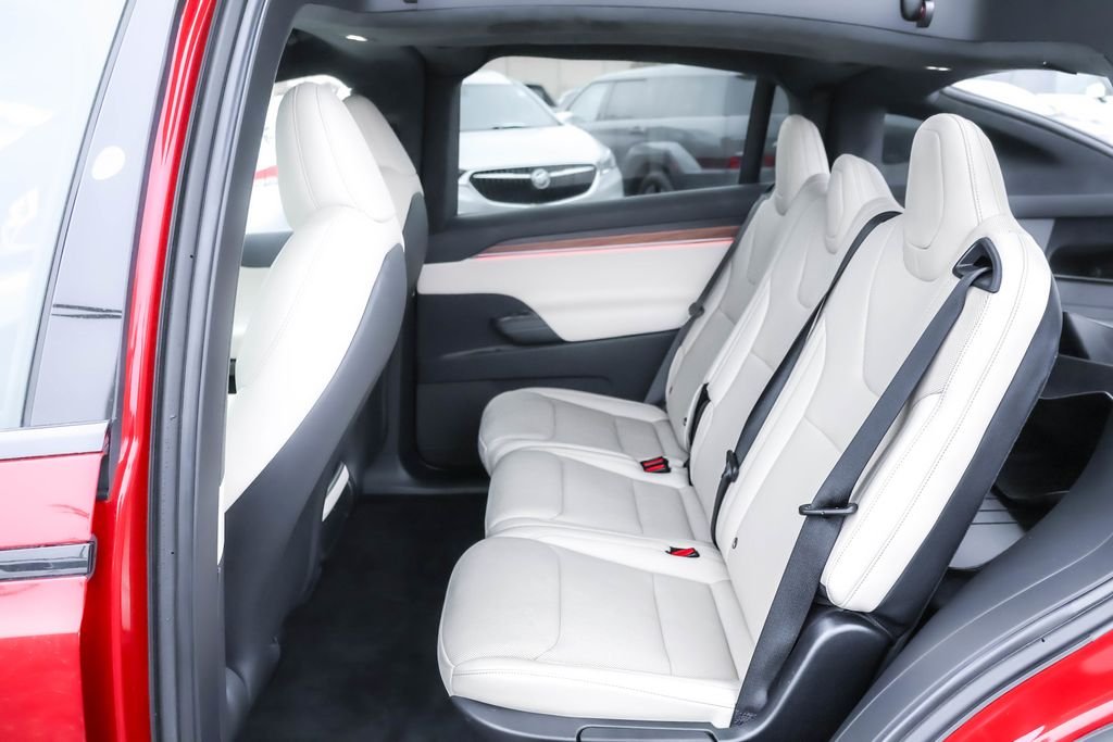 Used 2024  Tesla Base image 19