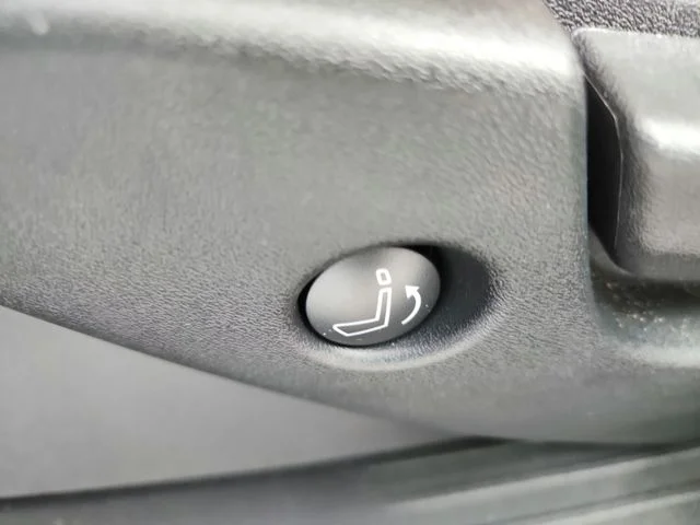 Used 2025 Silver Nissan Platinum image 42