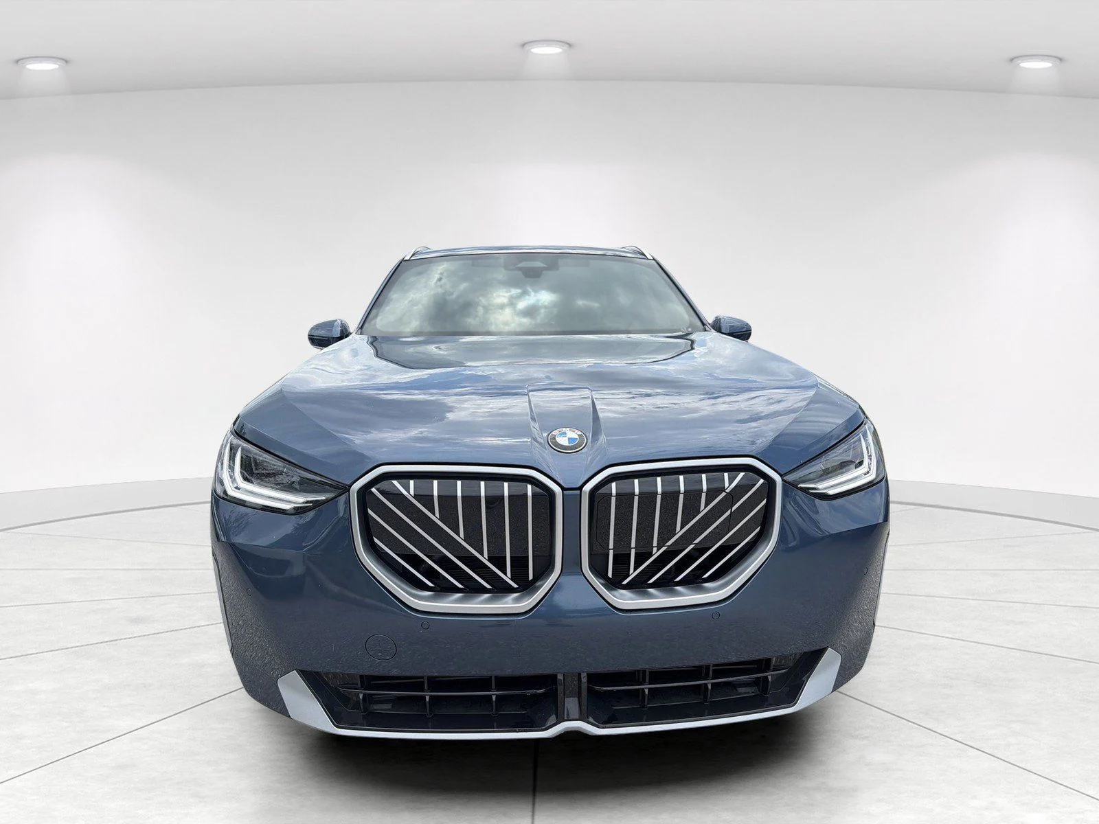 New 2026 Arctic Race Blue metallic BMW 30 xDrive image 2