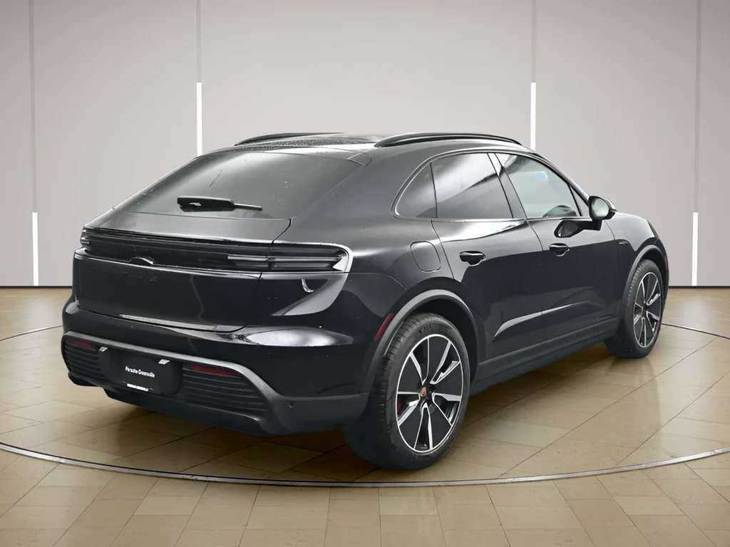 2025 Porsche Macan S - Photo 25