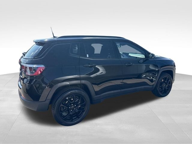 Used 2025 Black Jeep Latitude image 6