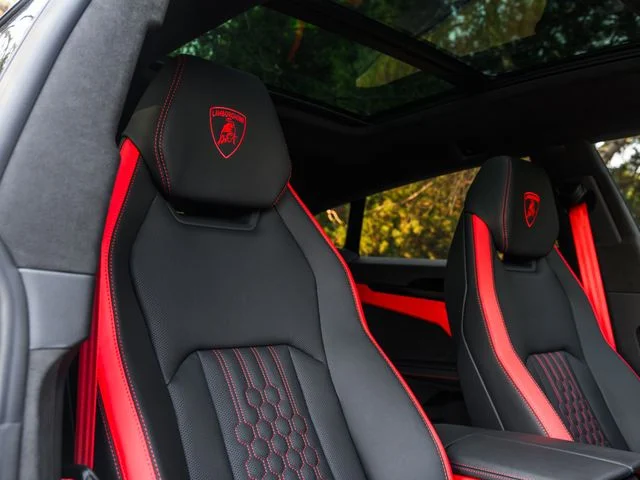 Used 2025  Lamborghini SE image 41