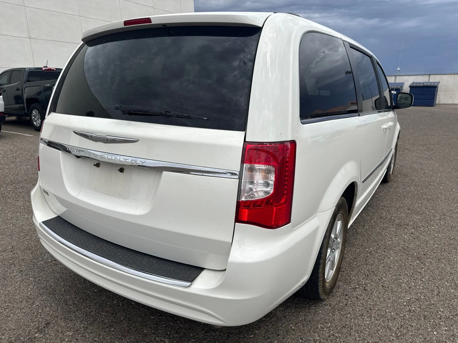 Used 2012 White Chrysler Touring image 5