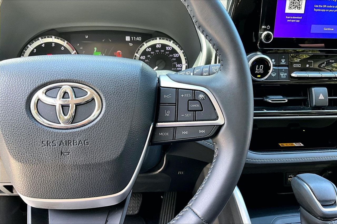 Used 2023  Toyota XLE image 11