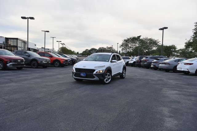 Used 2023 White Hyundai SEL image 2