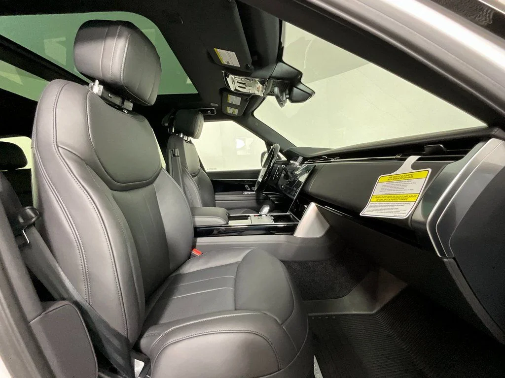 New 2026 Fuji White Land Rover SE 7 Seats image 3