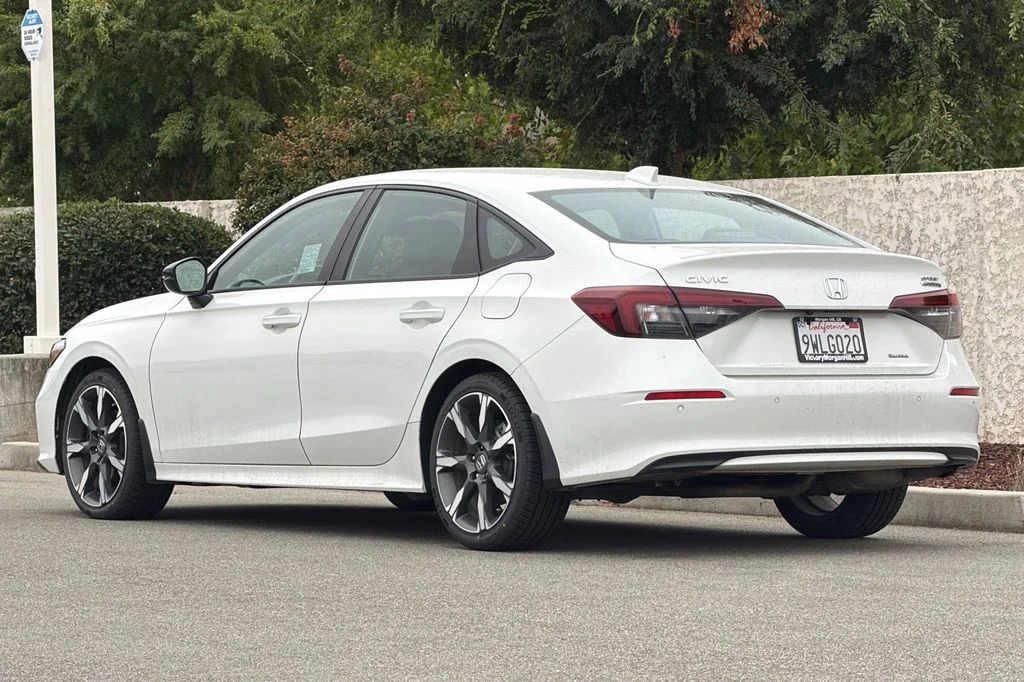 Used 2025 Platinum White Pearl Honda Sport Touring image 6