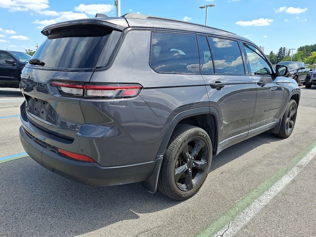 Used 2023 Gray Jeep Altitude image 7
